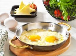 Sahanda Kaşarlı Yumurta